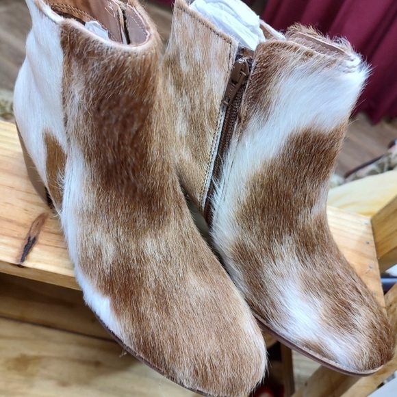 ✨Authentic MYRA Cow Hide Booties! 100% Leather and handcrafted! NWT AND BAG! - Picture 3 of 9